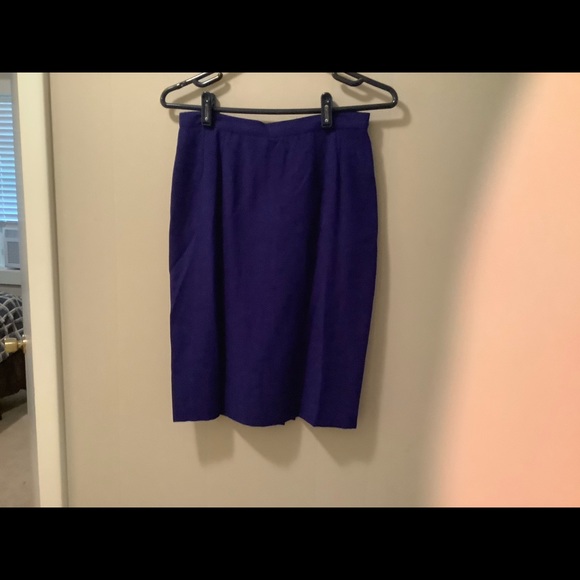 Jasper A.S.L. Petite 6P Suit with skirt and scarf. - Picture 4 of 5